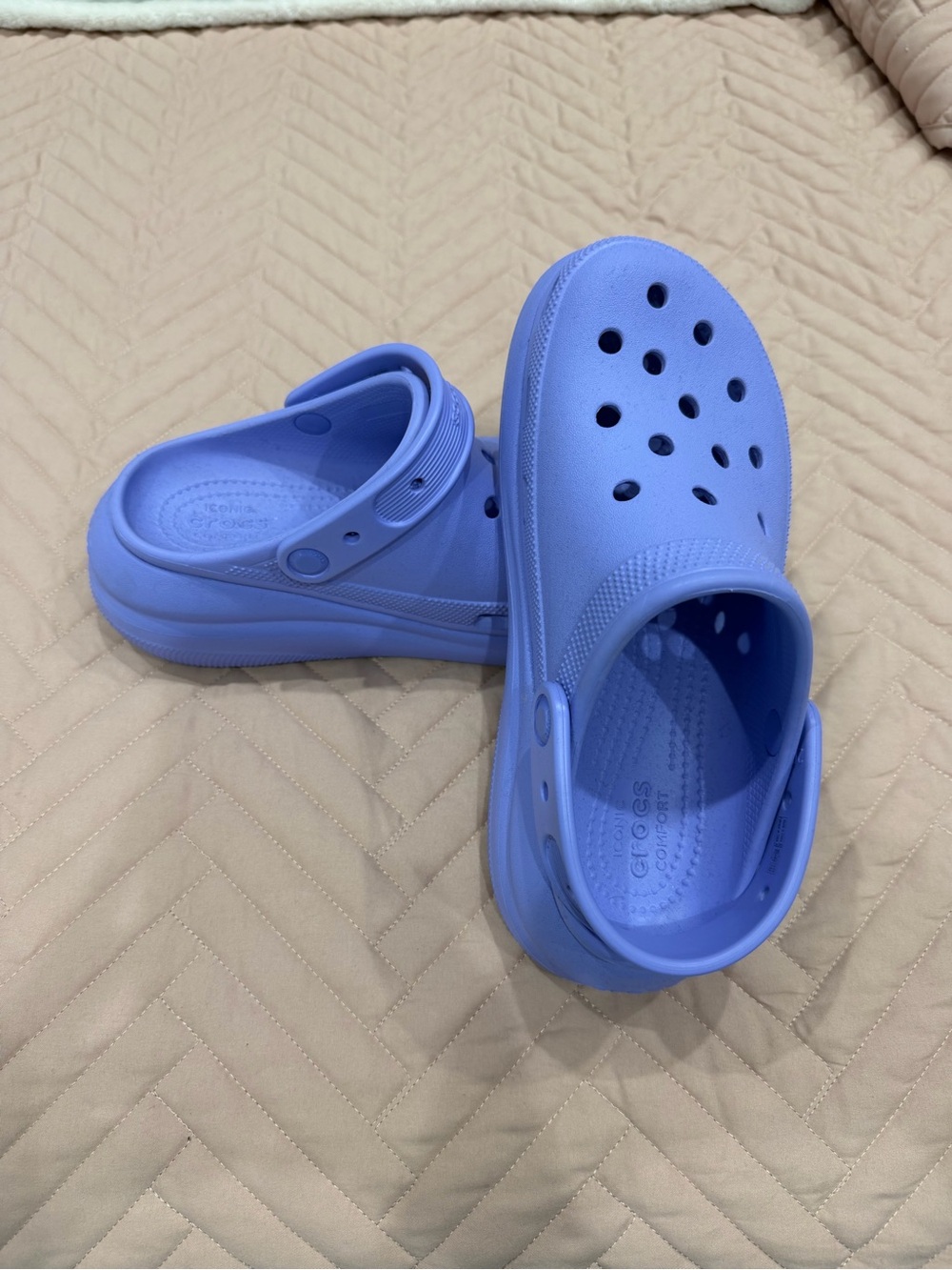CROCS Classic Clog in Periwinkle